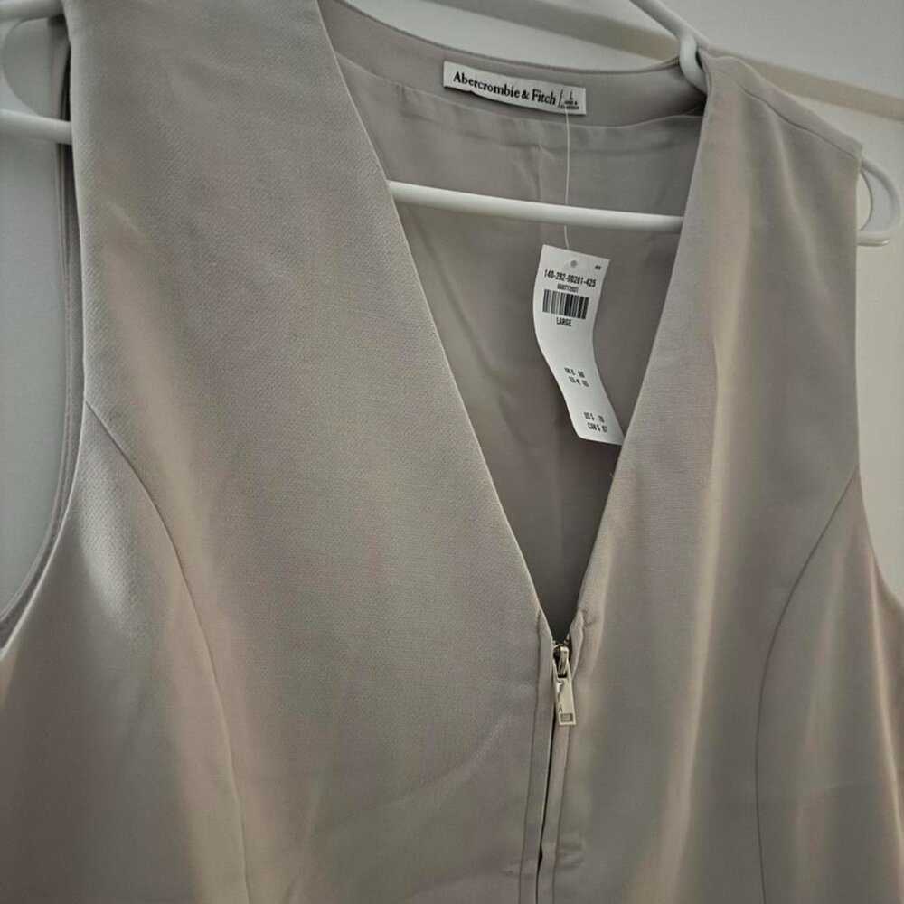 NWT Abercrombie Tailored Front Zip Vest Top | Quiet Luxury | Neutral Minimalist - Picture 8 of 12